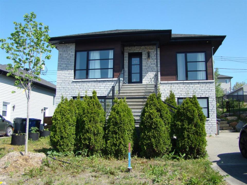 828  Rue du Faubourg, Saint-Jérôme, Quebec J5L 0H9, Canada