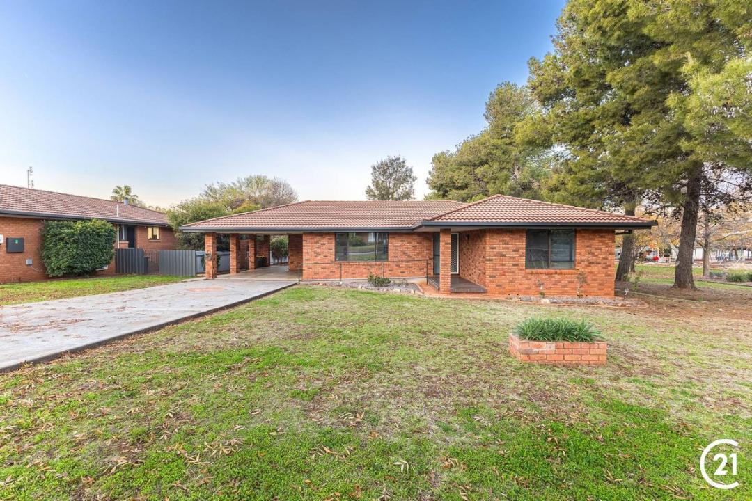 11 Glenhaven Avenue, Parkes, NSW 2870, Australia