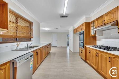 11 Glenhaven Avenue, Parkes, NSW 2870, Australia