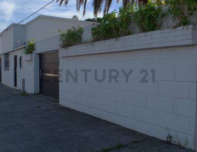 Marquez de Aviles entre Quintana y Arenales 727, Ensenada, GBA Sur 1925, Argentina