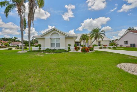 602 Deep Lake Ln, Sun City Center, Florida 33573