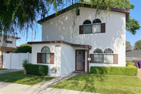 3653 Denver, Long Beach, California 90810, USA