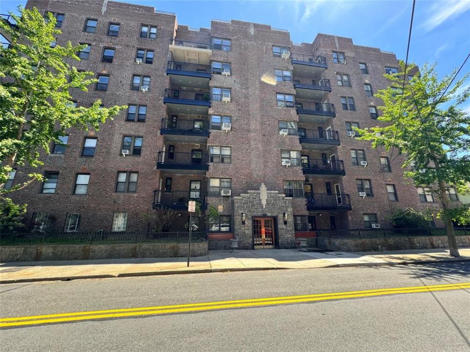 30 Clinton Place Unit #6E, New Rochelle, New York 10801, USA
