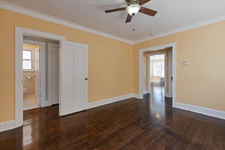 6030 N Claremont Avenue, Chicago, Illinois 60659, HOA KỲ