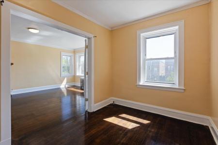 6030 N Claremont Avenue, Chicago, Illinois 60659, HOA KỲ
