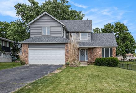 3587 Kingsway Drive, Crown Point, Indiana 46307, USA