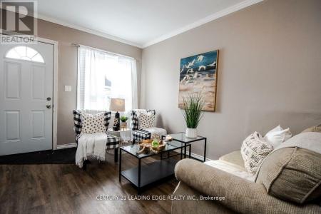 128 SUMMER STREET, Oshawa (central), Ontario L1H 2K9, Canada