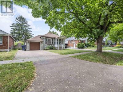 22 CHARTWELL ROAD, Toronto (stonegate-queensway), Ontario M8Z 4E8, Canada