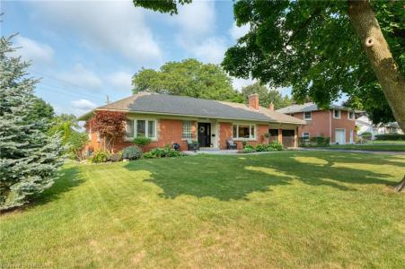 26 SIMCOE BOULEVARD, Simcoe, Ontario N3Y 3L7, Canada