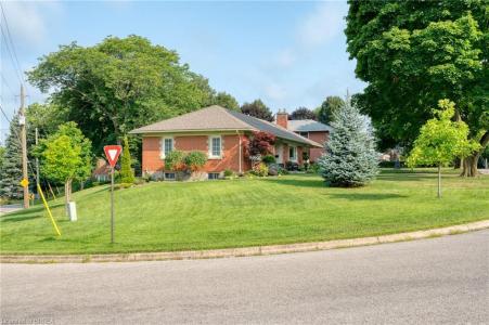 26 SIMCOE BOULEVARD, Simcoe, Ontario N3Y 3L7, Canada