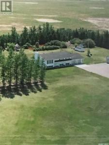 HEINTZ ACREAGE, Central Butte, Saskatchewan S0H 0T0, Canada