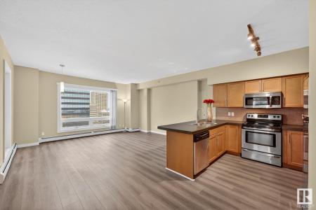 10136 104 STREET NW, Edmonton, 阿尔伯塔 T5J 0B5, 加拿大