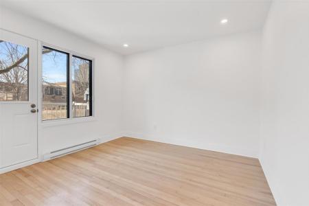 8589  Rue Clark, Montréal (Villeray/Saint-Michel/Parc-Extension), Quebec H2P 2N8, Canada