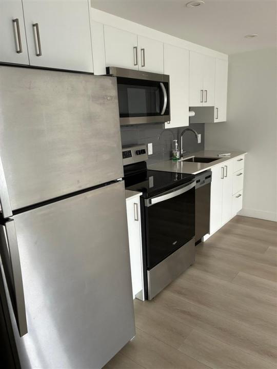 6366B Av. de Chester, Montréal (Côte-des-Neiges/Notre-Dame-de-Grâce), كيبيك H4V 1J7, كندا