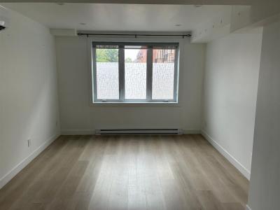 6366B Av. de Chester, Montréal (Côte-des-Neiges/Notre-Dame-de-Grâce), كيبيك H4V 1J7, كندا