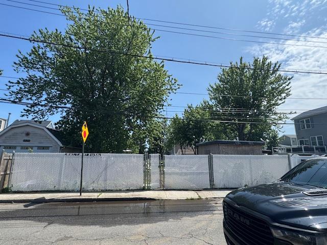 120 East 8th Road, Broad Channel, New York 11693, États-Unis