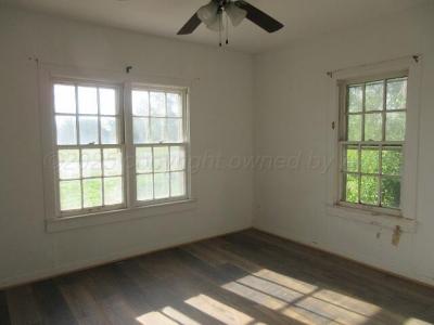 413 N Bowie Avenue, Tulia, Texas 79088