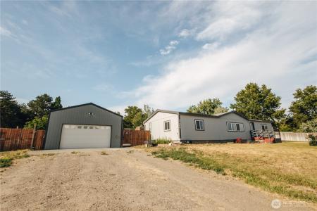 27404 E Ambassador Prairie NE, Benton City, Washington 99320, USA