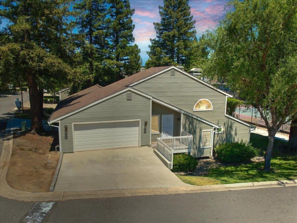 115 Valley Oak Drive, Roseville, קליפורניה 95678, ארצות הברית של אמריקה 