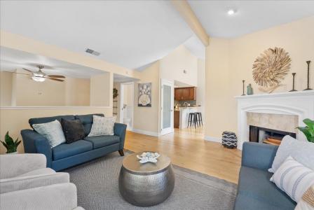 115 Valley Oak Drive, Roseville, קליפורניה 95678, ארצות הברית של אמריקה 