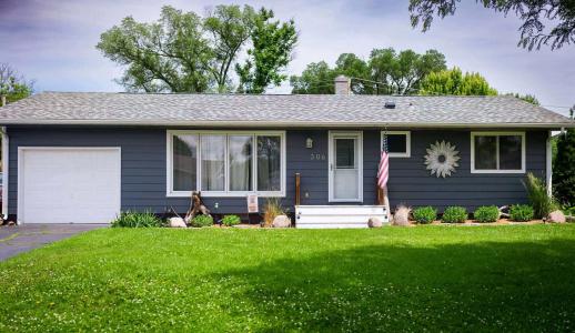 306 4th St, La Crescent, Minnesota 55947, USA