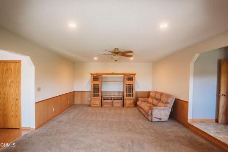 8059 36th Street, Jamestown, ND 58401, USA