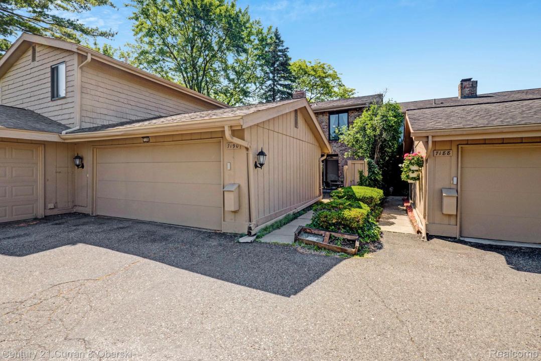 7190 Pebble Park Drive, West Bloomfield Charter Township, Michigan 48322, Estados Unidos