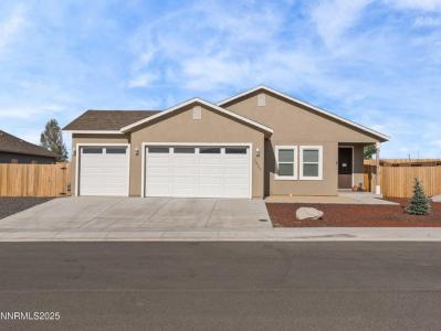 1332 Serenity Circle, Fernley, Nevada 89408, USA