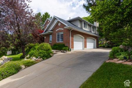 561 S WOODLAND DR E, Farmington, Utah 84025, USA