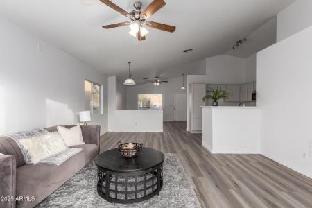 1952 N 103rd Drive, Avondale, אריזונה 85392, ארצות הברית של אמריקה 