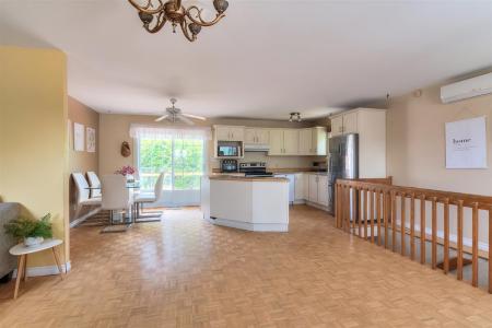 5950 Tsse Beauséjour, Longueuil (Saint-Hubert), Quebec J3Y 6C2, Kanada