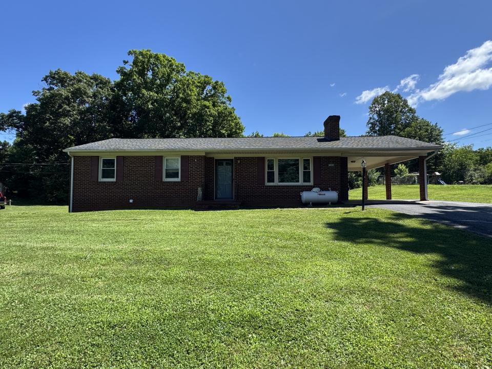888 Oakville Road, Appomattox, Virginia 24522
