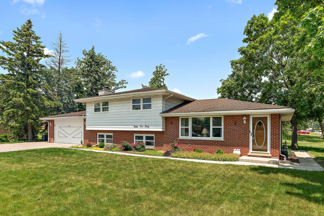 8930 W 76th Place, Justice, Illinois 60458