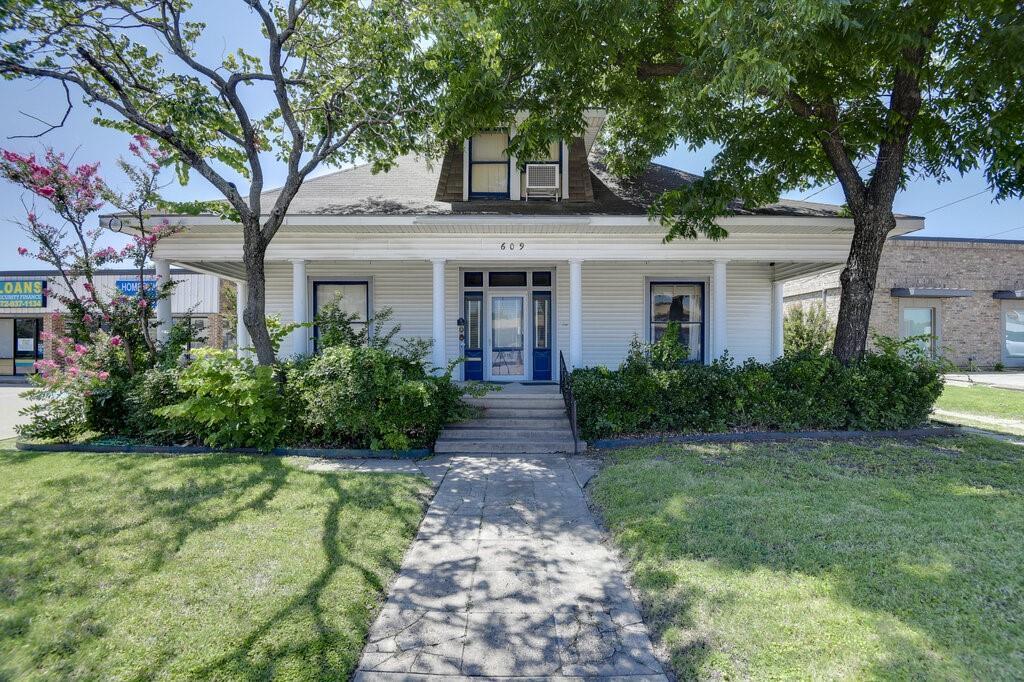 609 Ferris Avenue, Waxahachie, Texas 75165