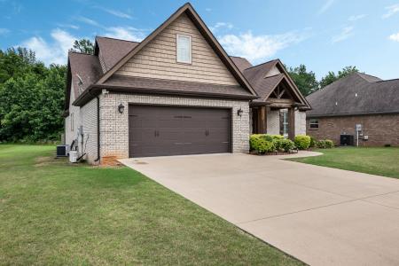 118 Old Orchard Rd., Florence, Alabama 35634, USA