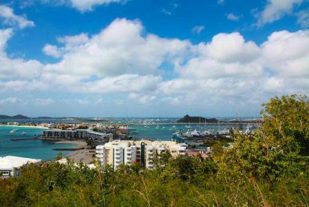 Onyx Land, Mt. William, Sint Maarten