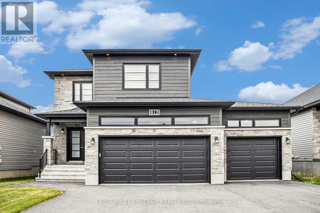 612 GENEVA CRESCENT, Russell, Ontario K0A 1W0, Canada