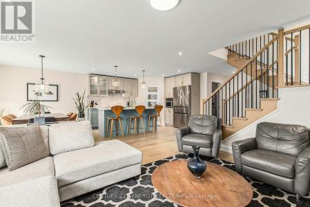 612 GENEVA CRESCENT, Russell, Ontario K0A 1W0, Canada