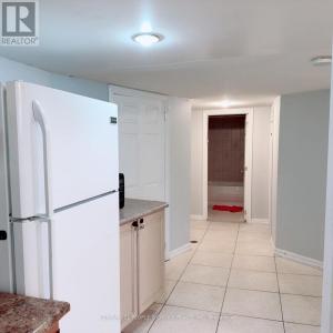 390 MARBLE PLACE, Newmarket (woodland Hill), Ontario L3X 2P1, Canada