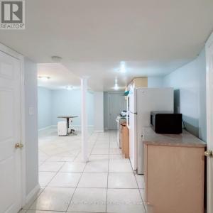 390 MARBLE PLACE, Newmarket (woodland Hill), Ontario L3X 2P1, Canada