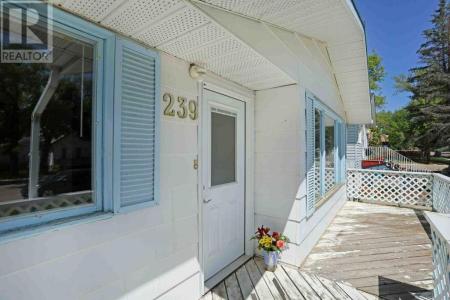 239 2 STREET EAST, Brooks, 앨버타주 T1R 0G8, 캐나다
