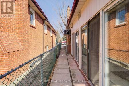 113 OAK AVENUE, Richmond Hill (south Richvale), Ontario L4C 6R6, Canada