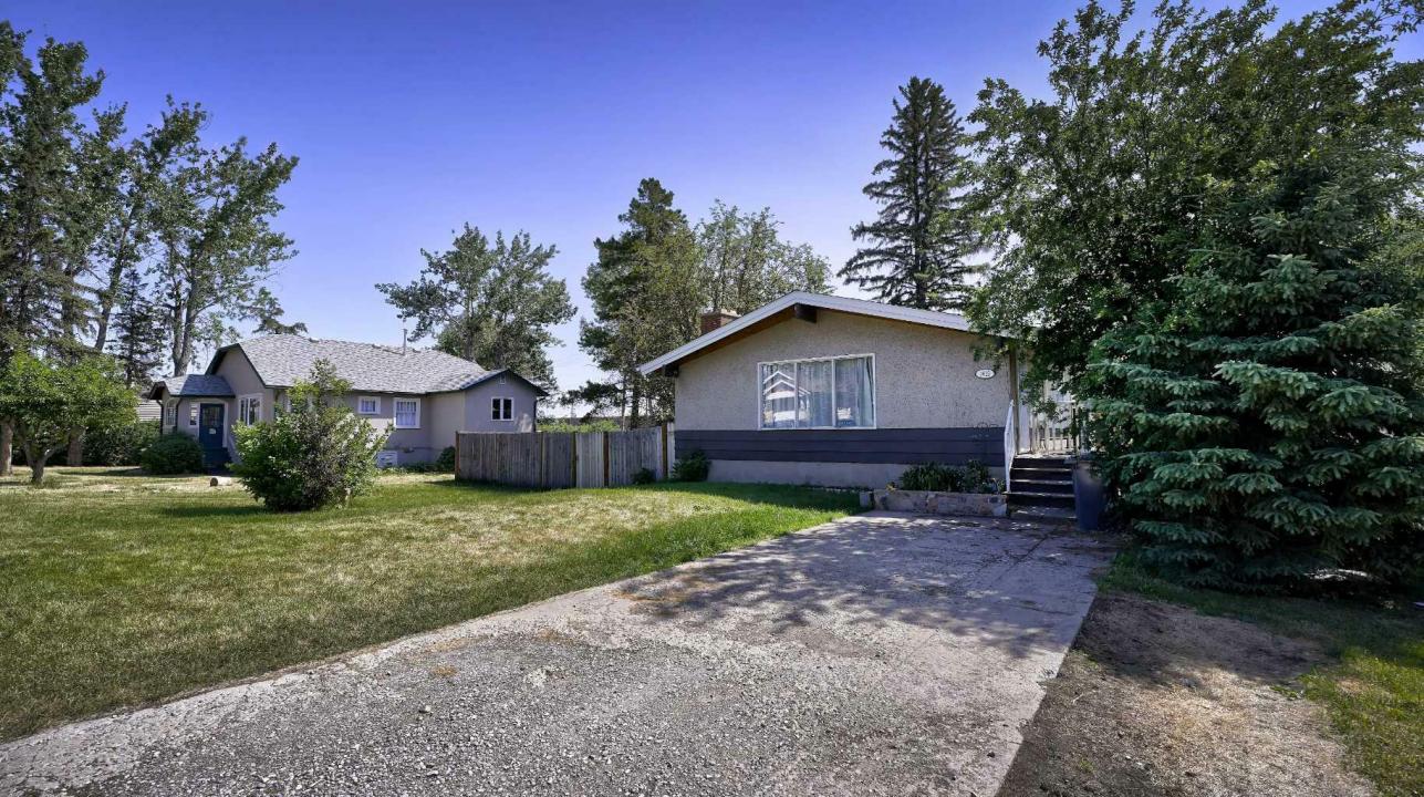 1629 ROSS STREET, Crossfield, אלברטה T0M 0S0, קנדה
