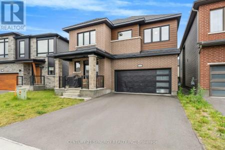 814 CROSSGATE STREET, Ottawa, Ontario K2J 7E3, Canada