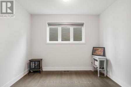 814 CROSSGATE STREET, Ottawa, Ontario K2J 7E3, Canada