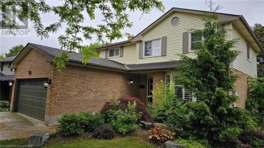 15 BIRCHLAWN AVENUE, Cambridge, Ontario N1S 4S1, Canada
