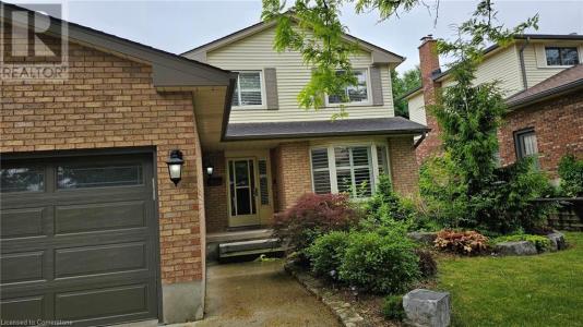15 BIRCHLAWN AVENUE, Cambridge, Ontario N1S 4S1, Canada