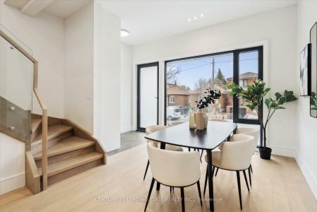 257 ROBINA AVENUE E, Toronto, オンタリオ M6C 3Y9, カナダ