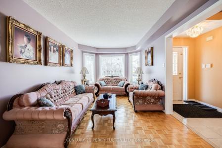 249 MOSSBROOK SQUARE, Pickering, 安大略省 L1V 6P9, 加拿大