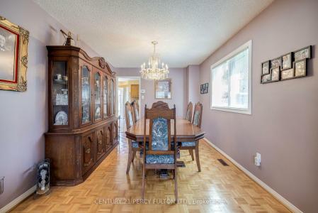 249 MOSSBROOK SQUARE, Pickering, 安大略省 L1V 6P9, 加拿大